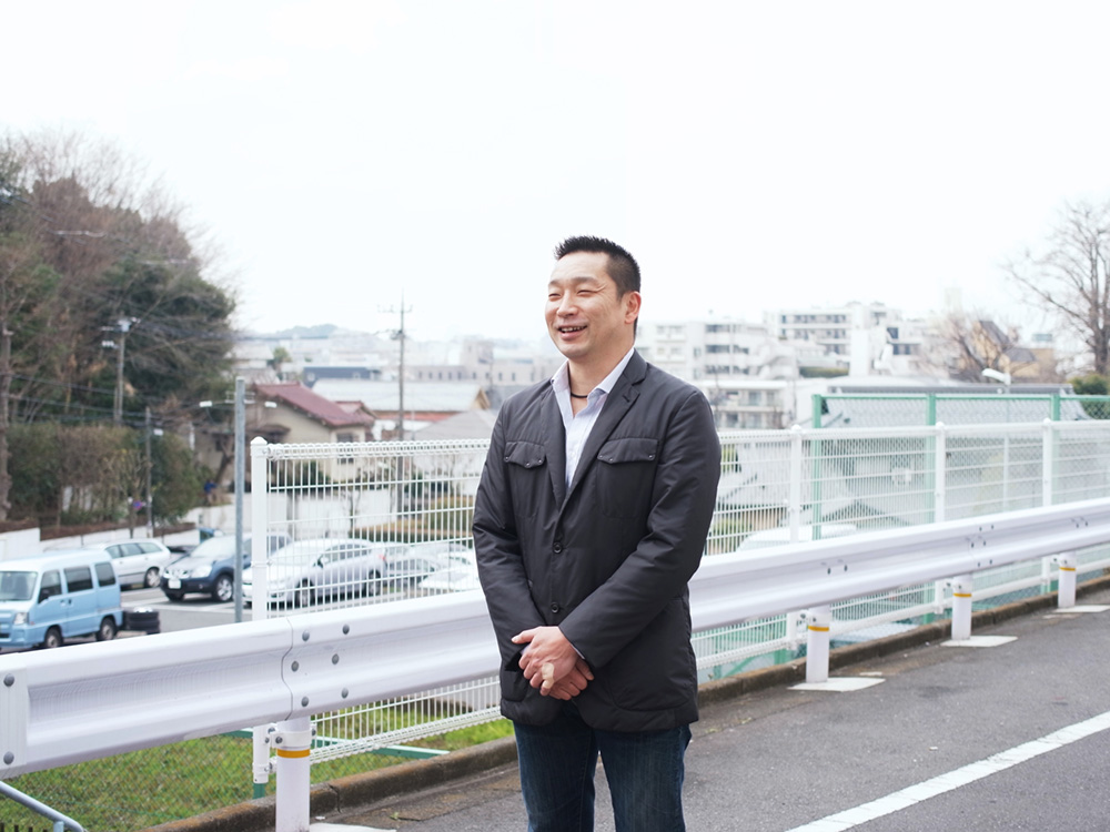 地域に多くの物件を持つ地主として「地域全体の住環境も考えていきたい」と話す野村圭太朗さん。
