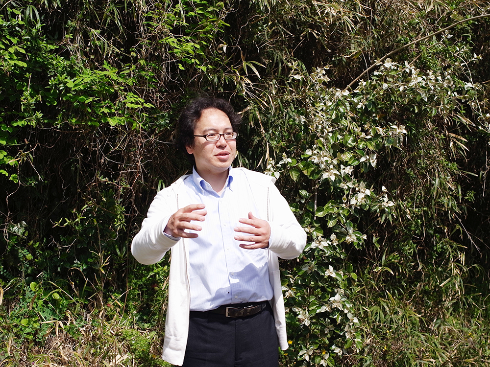 横須賀で髙梨公認会計士事務所を営む髙梨喜裕さん。かき氷屋「はるみせ」(髙梨商店)では、ユニークなご当地かき氷を提供。