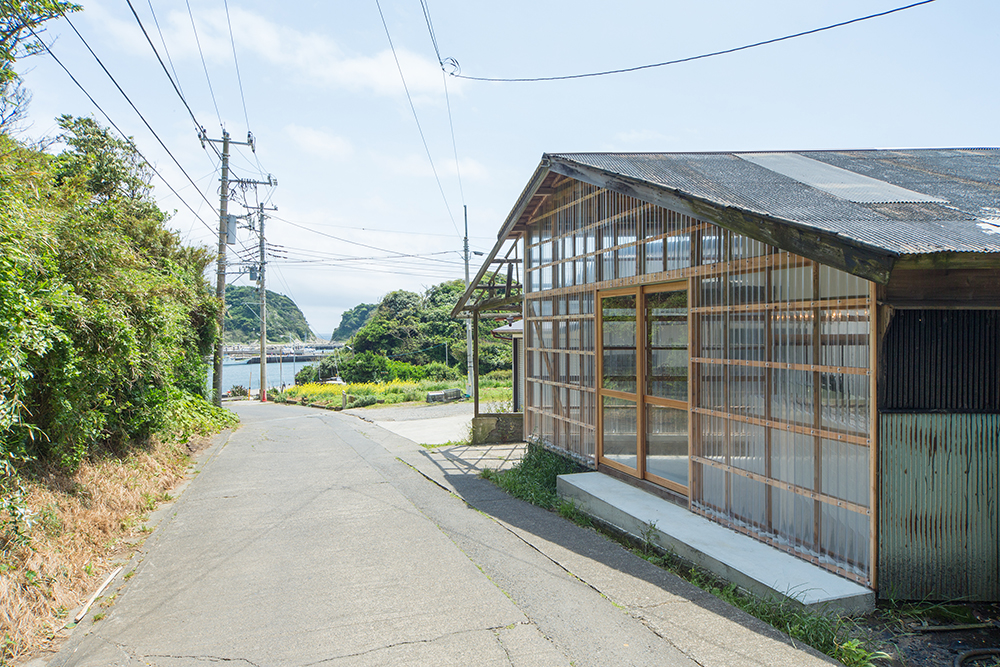 『みやがわベーグル』のすぐ先には宮川湾に面した宮川漁港が。車で行ける距離内に絶景ポイントが多くあります。