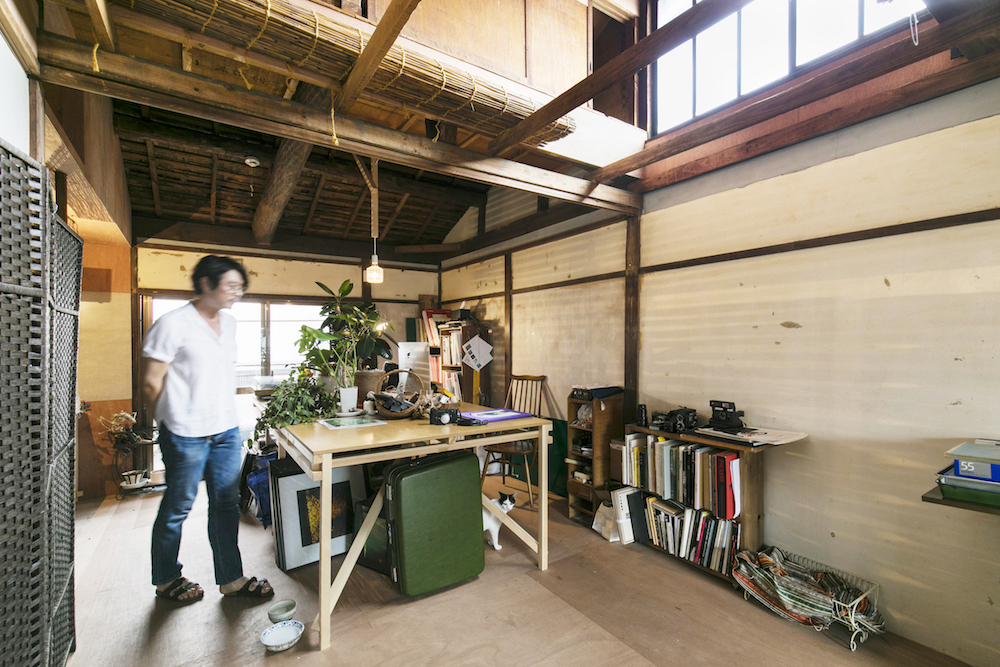 2階は愛猫と暮らす住居に。レトロなアイテムが好きだという田中さんの暮らしぶりは、「清水五条の家」によく馴染んでいます。