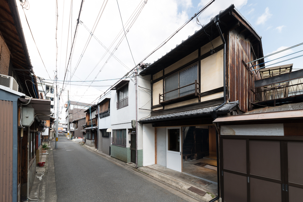 京都の街らしさを活かした『BASEMENT KYOTO』の空き家活用には、豊かな地域づくりのヒントが多く含まれている。*