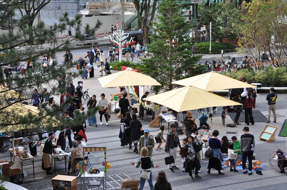 “シブヤパブリックサーカス”。１円のやりとりもないイベントで公開空地史上、最高の動員数となった。