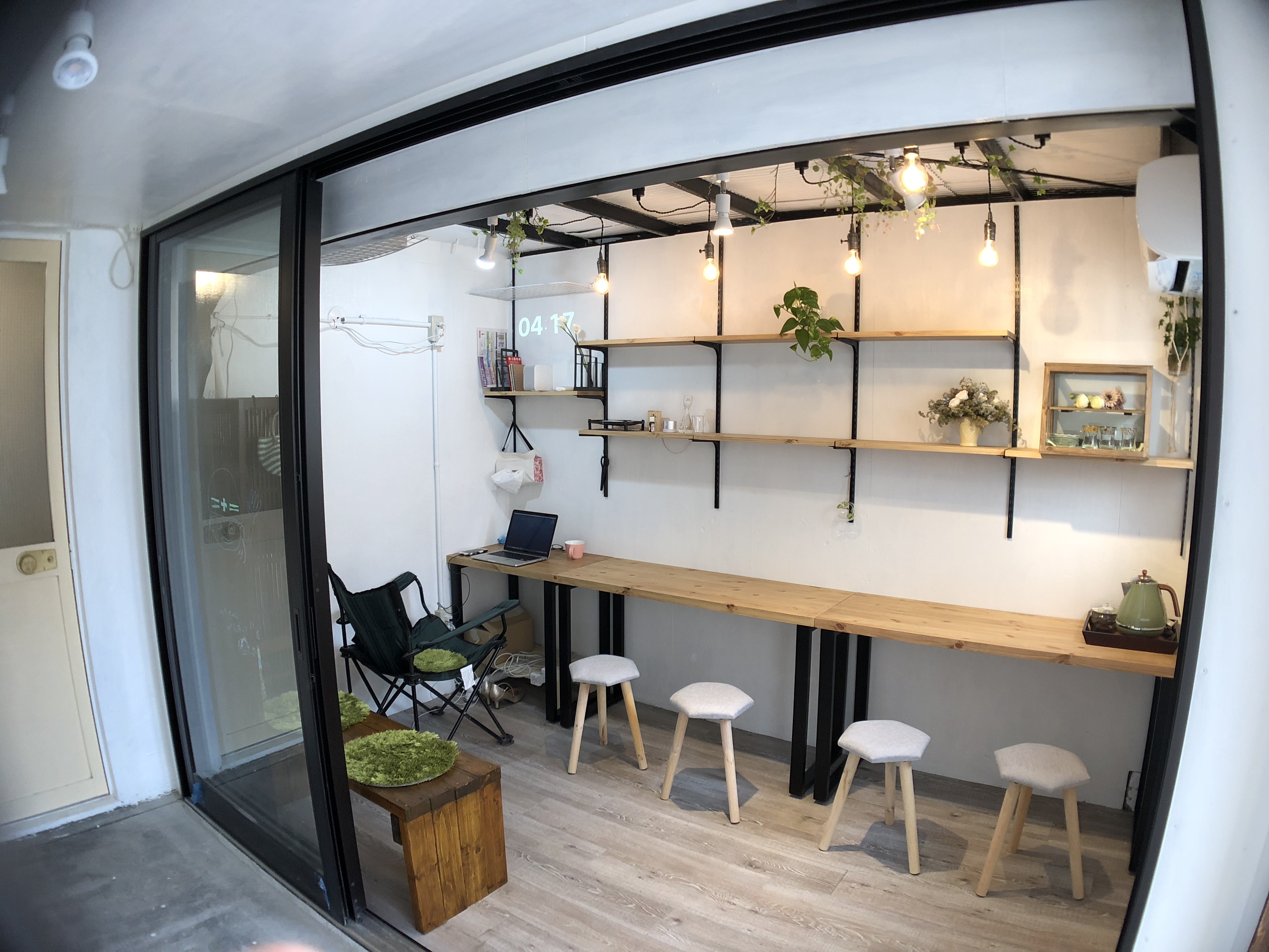 「食×デザイン」をテーマにしたシェアアトリエのプロトタイプ「YUIRO」が入居中の4階屋上のペントハウス。