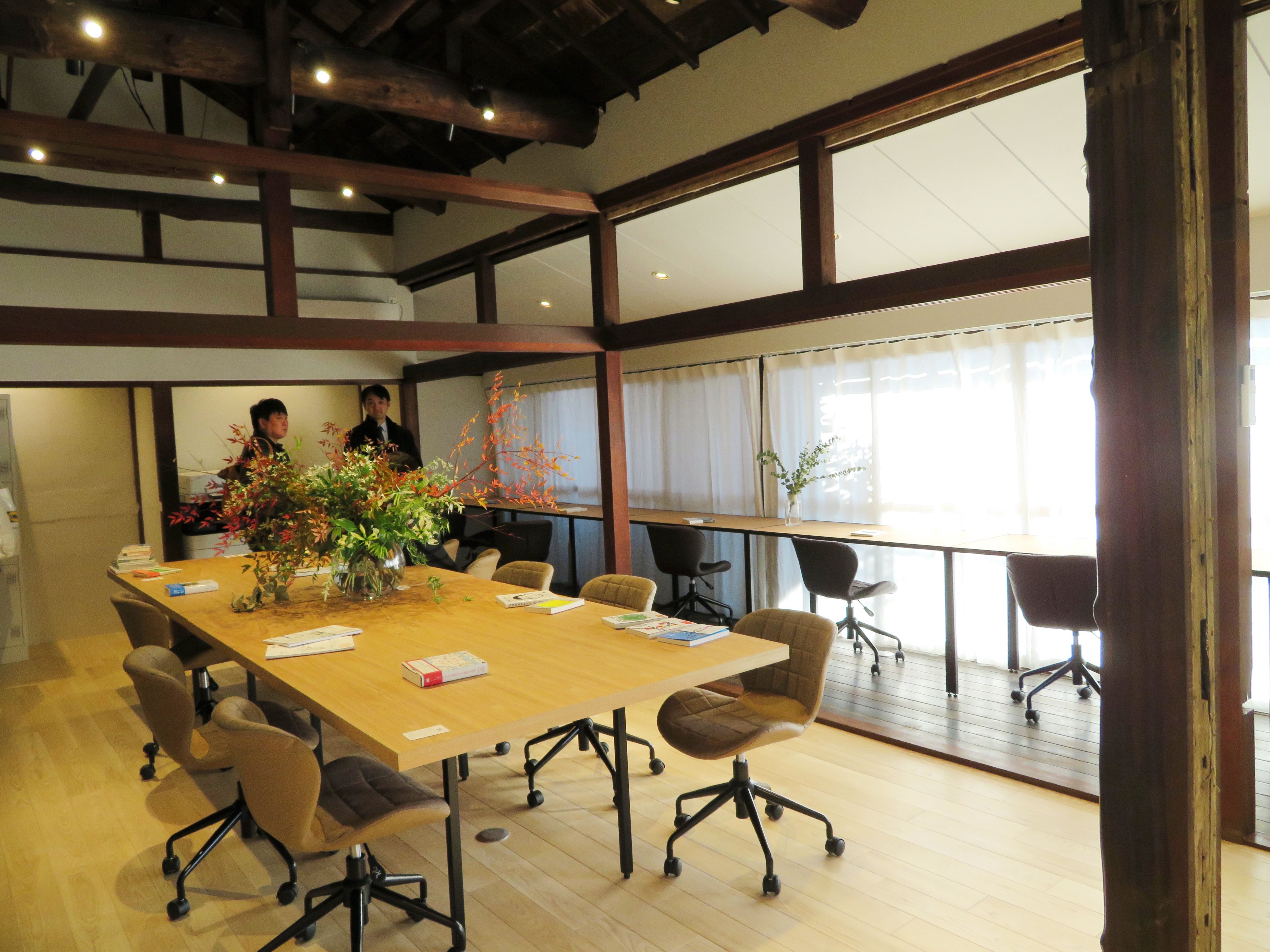 『nokutica』(神奈川県川崎市)は住宅街の入り口にオフィスニーズがあることを証明した。個室はオープン時に満室になり、空き待ちが出るほど